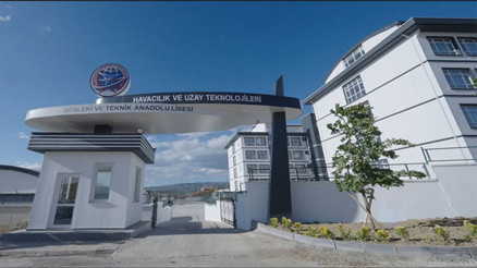 Türkiye’nin ilk uzay ve havacılık meslek lisesi açıldı