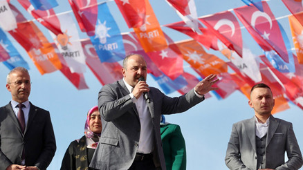 Bakan Varank: Siyasette şiddet olmaz, şiddetin her türlüsüne karşıyız