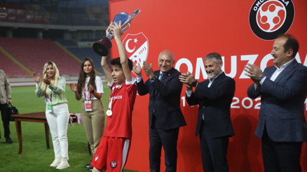 Mersinde anlamlı organizasyon “TFF Omuz Omuza Gösteri Maçı” oynandı