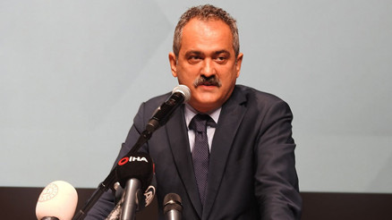 Bakan Özerden öğretmenlere müjde: 10 yıl görev süresi şartı 5 yıla düşüyor