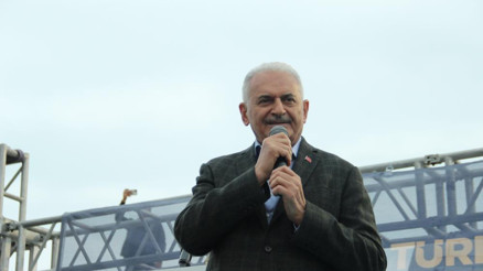 Binali Yıldırım: İzmir’in sömürgecilerin, PKK’lıların, FETÖ’cülerin desteğine ihtiyacı yoktur Binali Yıldırım: İzmir’in sömürgecilerin, PKK’lıların, FETÖ’cülerin desteğine ihtiyacı yoktur