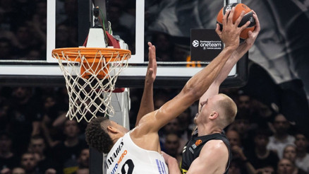 Euroleaguede yılın savunma oyuncusu Walter Tavares