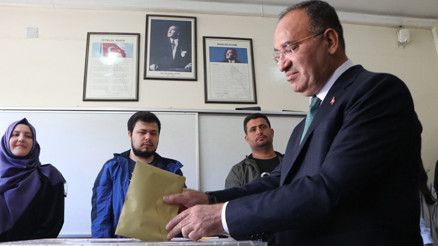 Bakan Bozdağ, oyunu kullandı