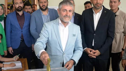 Bakan Nebati, Mersin’de oyunu kullandı