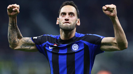 Interde Hakan Çalhanoğlu bir rüyayı yaşıyor Milan tarihinde bir ilk...