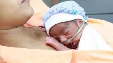 Prematüre bebeklere kanguru bakım önerisi