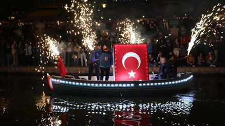 19 Mayıs yurtta fener alaylarıyla kutlandı