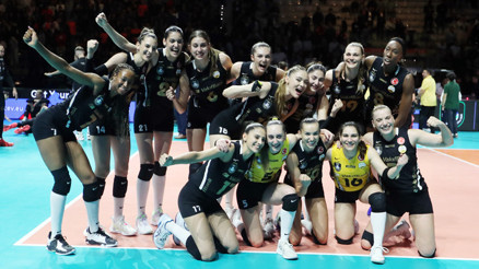 Son Dakika: VakıfBank, CEV Şampiyonlar Ligini kazandı Eczacıbaşı finali 4 sette kaybetti