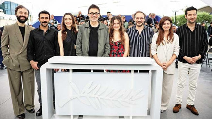 11 dakika ayakta alkışlandı
