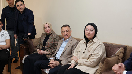 Fuat Oktay, 248inci saatte enkazdan kurtarılan Aleynayı ziyaret etti