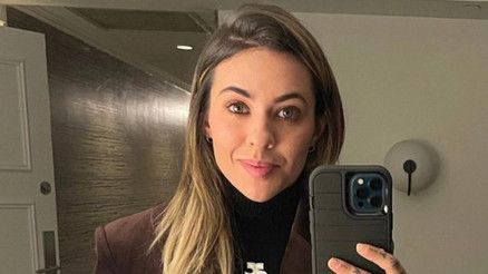 Kansere yakalanma riski olduğunu öğrenen genç şarkıcı: İki mememi de aldıracağım