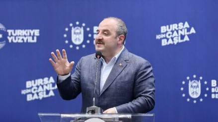 Bakan Varank, depremzedelerle buluştu