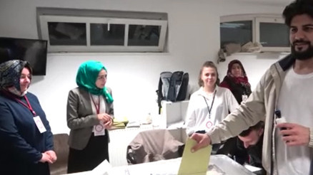 Avusturya’da kullanılan oylar Türkiye’ye gönderildi