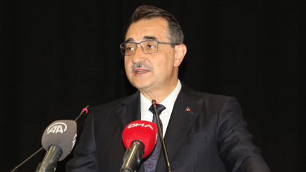 Bakan Dönmez: Güneş enerjisinde 10 yılda 10 bin megavata ulaştık Bakan Dönmez: Güneş enerjisinde 10 yılda 10 bin megavata ulaştık
