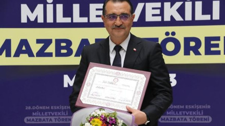 Bakan Dönmez, milletvekilliği mazbatasını aldı