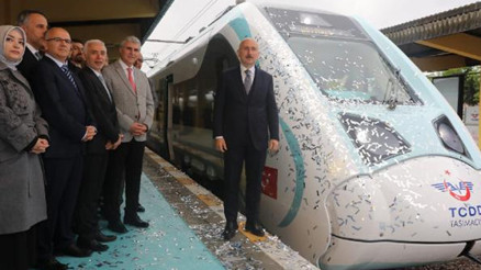 Bakan Karaismailoğlu: Milli tren bugün yolcu taşımaya başlayacak