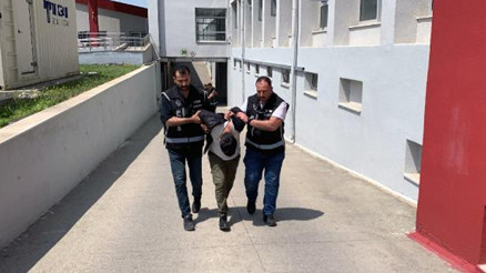 Kendisini polis olarak tanıtıp, suç örgütlerinden para alıyormuş Kendisini polis olarak tanıtıp, suç örgütlerinden para alıyormuş