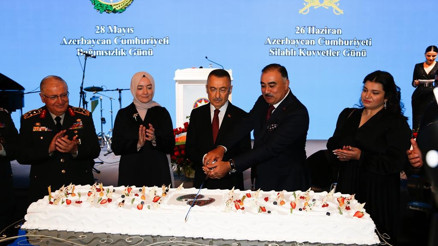 Azerbaycan’dan çifte kutlama