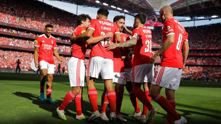 Son Dakika: Portekizde şampiyon Benfica Porto yetişemedi