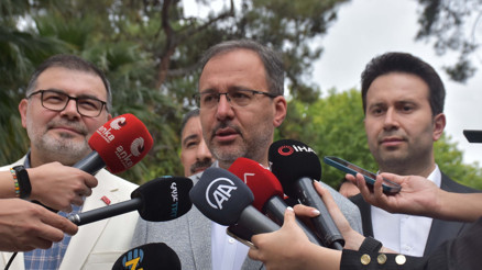Bakan Kasapoğlu, oyunu İzmirde kullandı