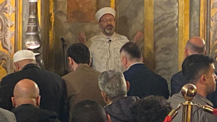 İstanbulun Fethinin 570. yıl dönümünde Ayasofyada sabah namazı