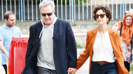 27 yıllık evlilik tam 10 dakikada bitti: El ele gelip boşandılar