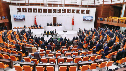 Meclis yeni döneme giriyor... Çok partili az liderli