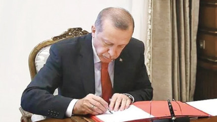 Erdoğanın trafiği yoğun... Önce yemin sonra kabine Erdoğanın trafiği yoğun... Önce yemin sonra kabine