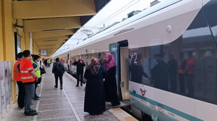 Bakan Karaismailoğlu: 3üncü tren setinin bu yılın 3üncü çeyreğinde hazır hale getirilmesi planlanıyor Bakan Karaismailoğlu: 3üncü tren setinin bu yılın 3üncü çeyreğinde hazır hale getirilmesi planlanıyor