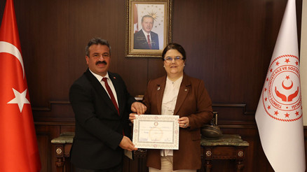 Bakan Yanık, mazbatasını aldı