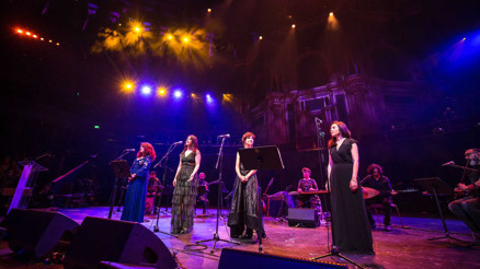 Omid Djalili’nin ev sahipliğinde deprem dayanışması Omid Djalili’nin ev sahipliğinde deprem dayanışması