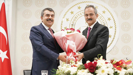 MEB’de devir teslim Müsteşar olarak gitti Bakan olarak geri geldi