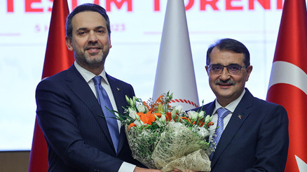 Enerji Bakanlığındaki görev teslim töreninde duygusal anlar