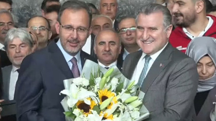 Gençlik ve Spor Bakanlığında yeni dönem Mehmet Muharrem Kasapoğlu görevi Osman Aşkın Baka devretti Gençlik ve Spor Bakanlığında yeni dönem Mehmet Muharrem Kasapoğlu görevi Osman Aşkın Baka devretti