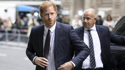 İngiltere Kraliyet ailesinde 130 yıl sonra bir ilk: Prens Harry hakim karşısında İngiltere Kraliyet ailesinde 130 yıl sonra bir ilk: Prens Harry hakim karşısında