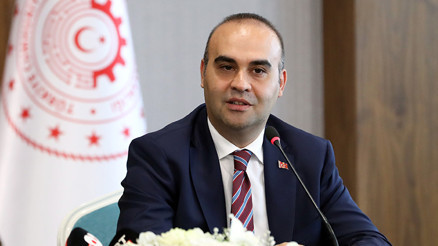Bakan Kacır: 1,5 yıl içinde Aya ilk teması gerçekleştireceğiz
