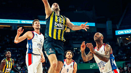 Üçlük basketler gecesinde kazanan Anadolu Efes oldu