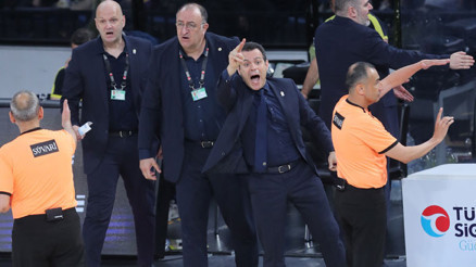 Anadolu Efes - Fenerbahçe Beko maçının hakemleri için TBFden dinlendirme kararı