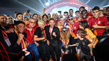 Okan Buruktan Fenerbahçe ve Beşiktaşa yanıt Rekor kırmış bir Galatasaray var