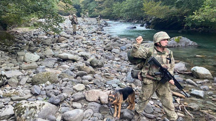 Mehmetçik Yunanistan sınırında da kuş uçurtmuyor: 40 kişilik mülteci grubu engellendi