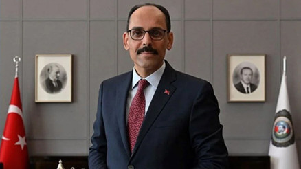 Yeni MİT Başkanı İbrahim Kalından makam odasından ilk fotoğraf
