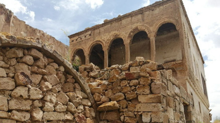 Defineciler, boşaltılan mahalleyi talan etti Defineciler, boşaltılan mahalleyi talan etti