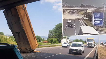 Damperi açık kalan kamyon üst geçide takıldı O anlar kamerada