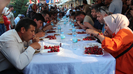 10 dakikada 2 kilo 117 gram kiraz yedi, televizyon kazandı