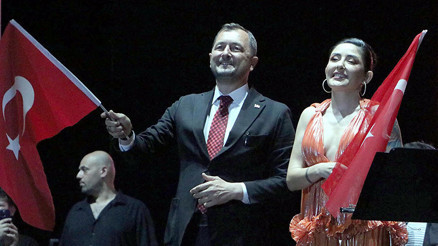 Süleymanpaşa Belediye Başkanı Yükselden, şarkıcı Melek Mosso açıklaması Süleymanpaşa Belediye Başkanı Yükselden, şarkıcı Melek Mosso açıklaması