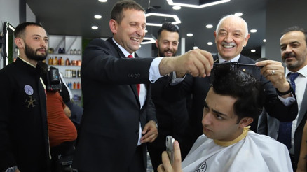 Paraguaylı berberler Ankarada makas tuttu