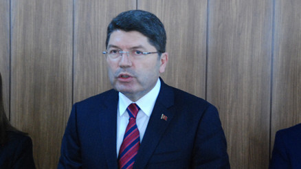 Bakan Tunçtan İsviçredeki provokatif eylemlere tepki: Lanetliyoruz