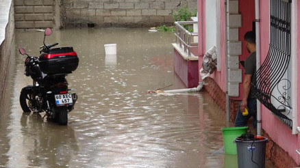 Tokatta sağanak hayatı felç etti