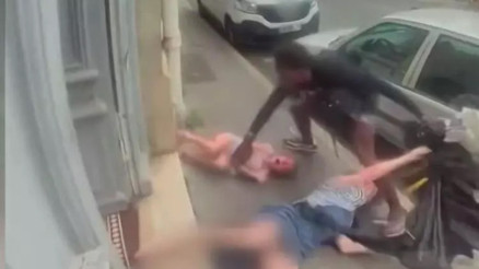 Fransayı karıştıran görüntü: Saçından sürükledi, torununu kaçırmaya çalıştı