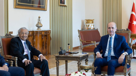 TBMM Başkanı Kurtulmuş, eski Malezya Başbakanı Mahathir Muhammed ile görüştü